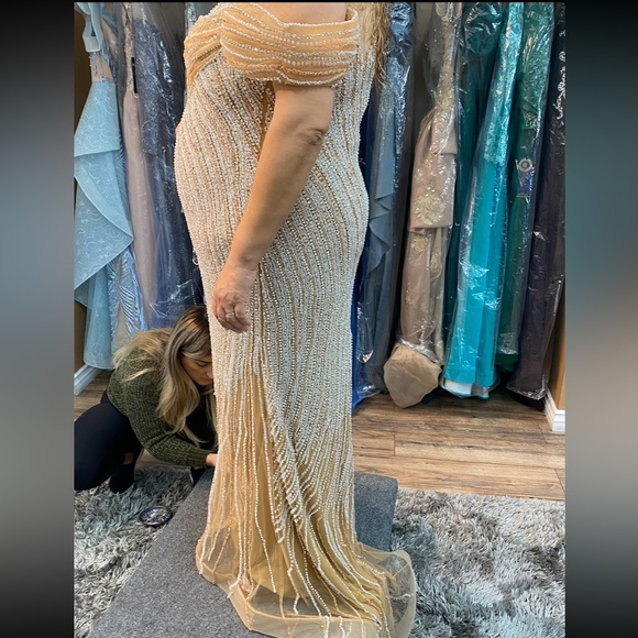 Custom handmade gown - Picture 3 of 11